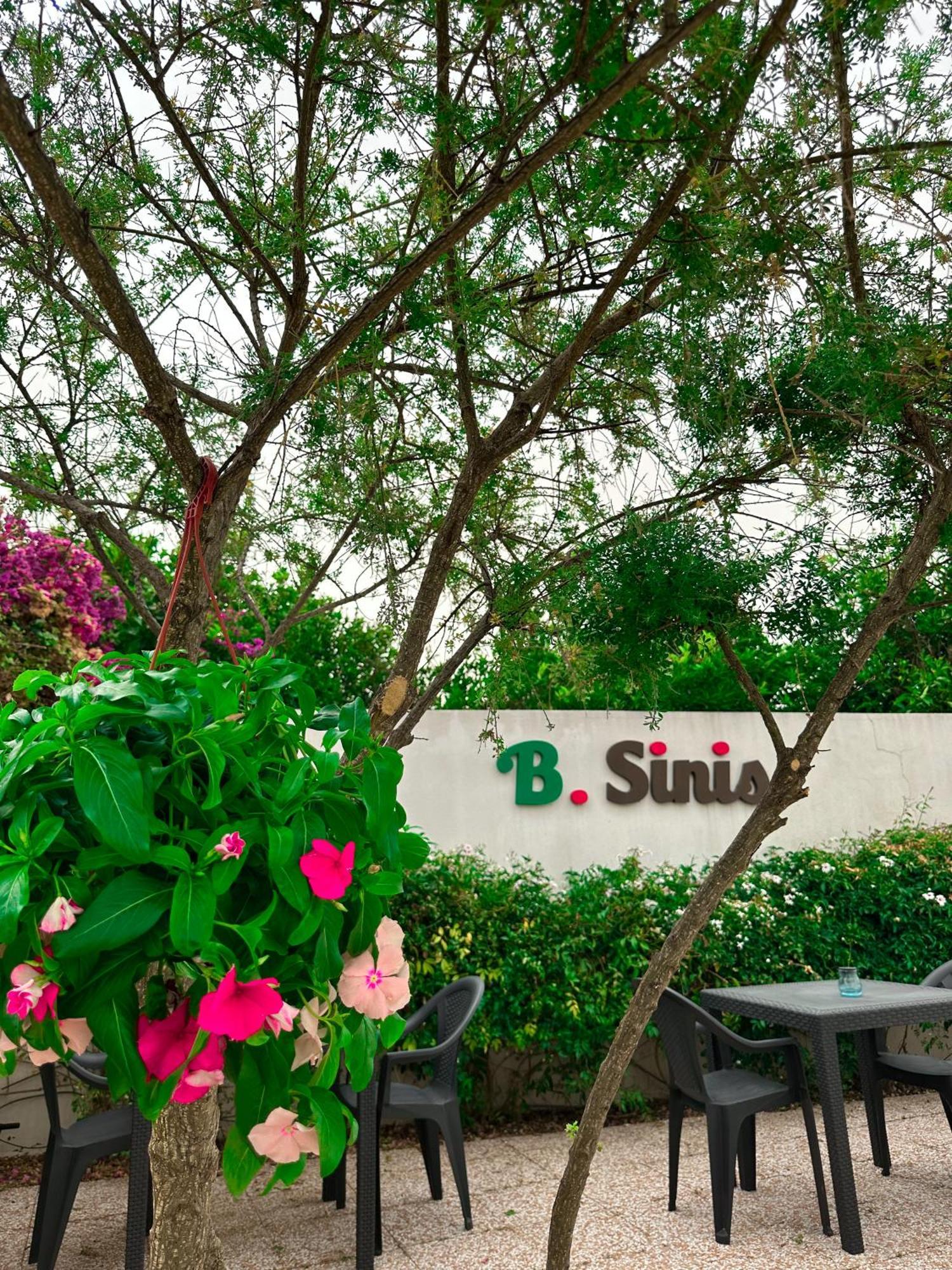B. Sinis Bed & Breakfast Cabras Luaran gambar