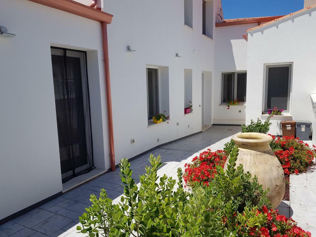 B. Sinis Bed & Breakfast Cabras Luaran gambar